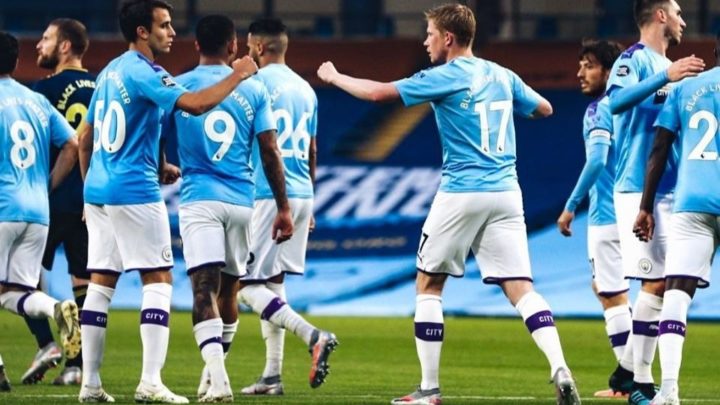 Des joueurs de Manchester City célébrant un but lors de leur victoire 3-0 conttre Arsenal, le mercredi 17 juin 2020.