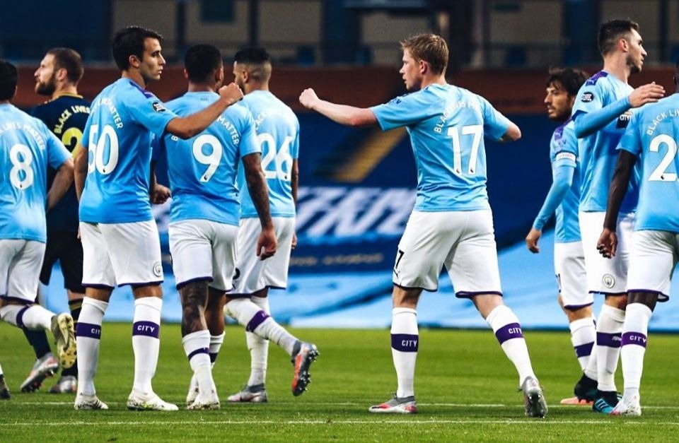 Des joueurs de Manchester City célébrant un but lors de leur victoire 3-0 conttre Arsenal, le mercredi 17 juin 2020.