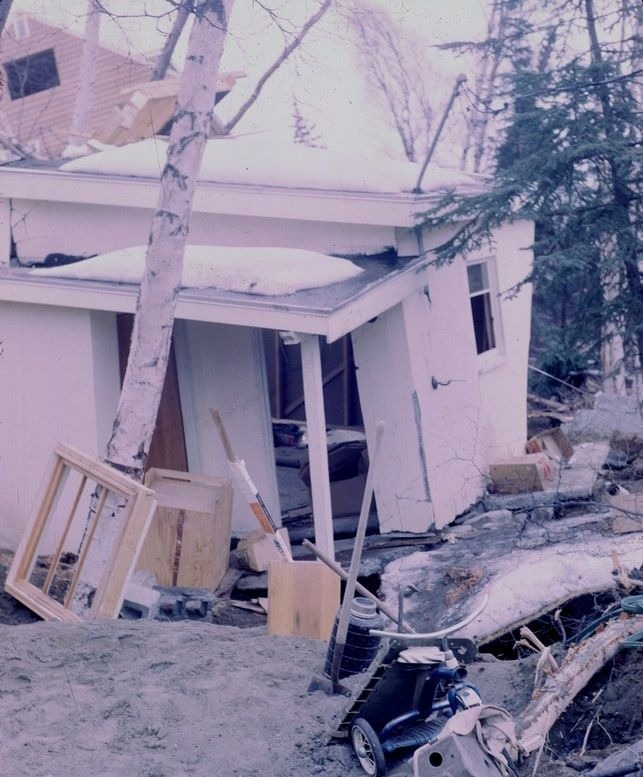 Dommages dus au séisme du Vendredi saint, Alaska en 1964.
