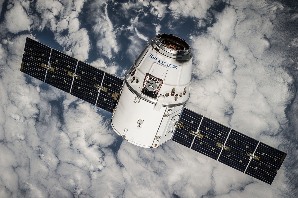 SpaceX satellites reseau internet haut debit