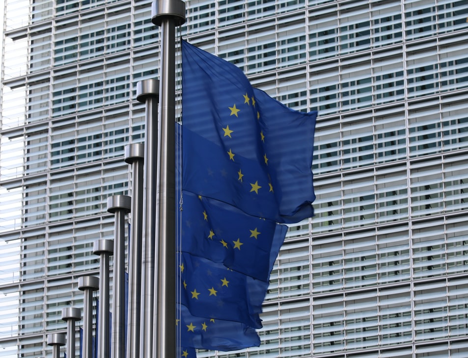 Drapeaux de l'UE au bâtiment Berlaymont de la Commission européenne à Bruxelles (Belgique).