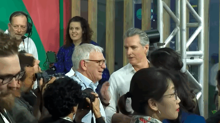 Newsom charge Trump sur le climat